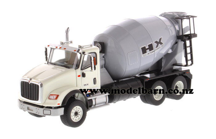 1/50 International HX615 Concrete Mixer (white)