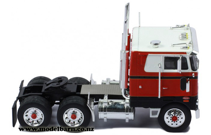 ixo Models Modellauto Peterbilt 352 Pacemaker Zugmaschine 1979 grün