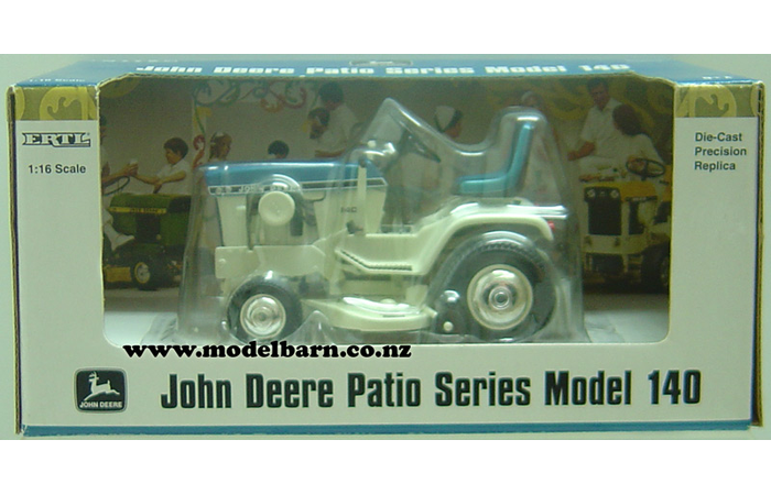 1/16 John Deere Lawn & Garden Tractor (blue) & Mower Deck