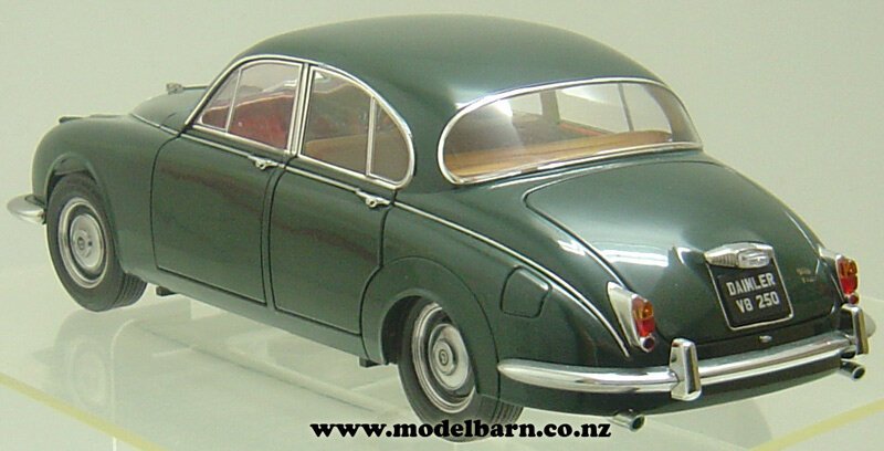 豪華で新しい 250 V8 Daimler 1/18 (1967, Vehicles - Green) Racing British 乗用車