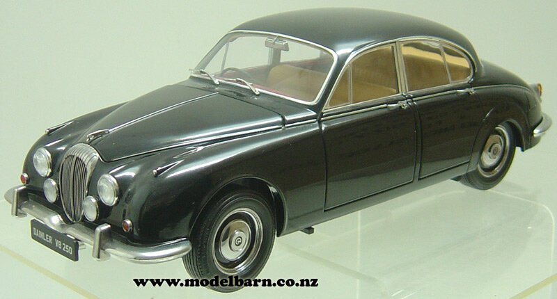 1/18 Daimler V8 250 (1967, black) - Vehicles-Jaguar & Daimler