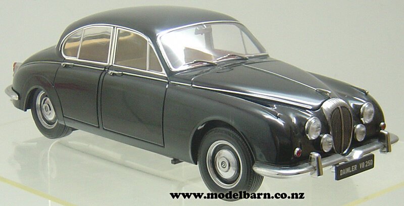 ParagonModels 1:18 Daimler 250 V8 RHD Year 1967 green