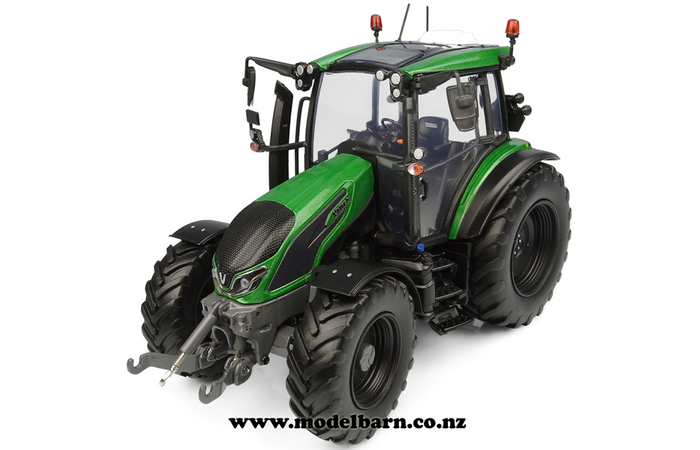 1/32 Valtra G135 Unlimited (Ultra Green)