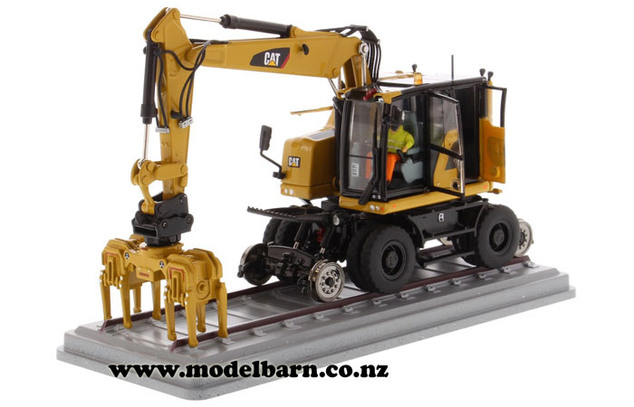 1/50 Caterpillar M323F Railroad Wheel Excavator & Accessories