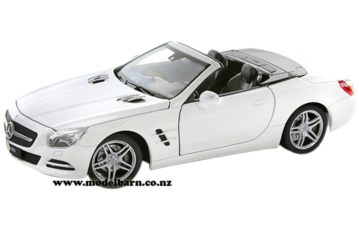 1/24 Mercedes SL500 Convertible (2012, white)