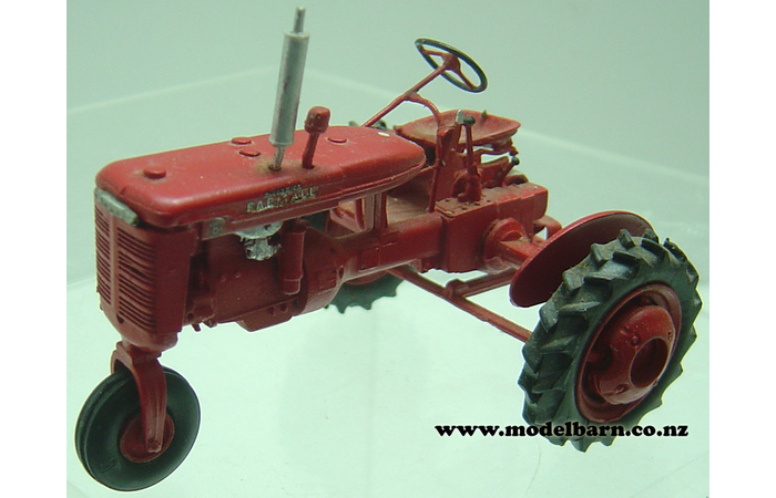 1/32 Farmall B Single Front Wheel (1939) Assembled Kitset (damaged)