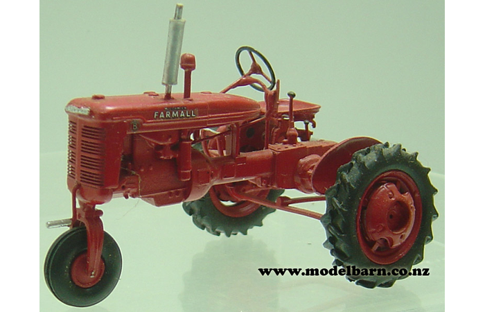 1/32 Farmall B (1939) Assembled Kitset (damaged)