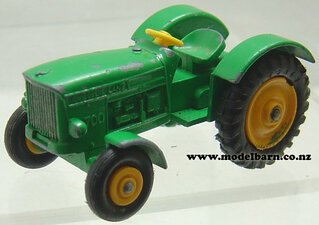 John Deere-Lanz 700 (broken tow hook, unboxed) Matchbox-john-deere-Model Barn