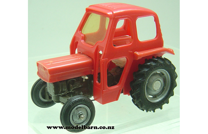 1/32 Massey Ferguson 135 with Cab (missing grill, exhaust pipe & driver) Britains