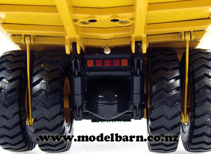 1/50 Komatsu HD605-7 Dump Truck - Construction & Forestry-Komatsu