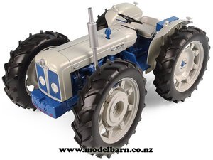 1/16 County Super 4 4WD (blue & grey, 1963)-farm-equipment-Model Barn