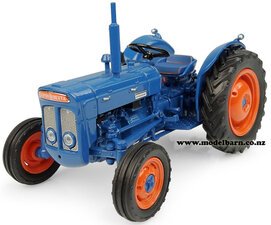 1/32 Fordson Super Dexta (1962)-farm-equipment-Model Barn
