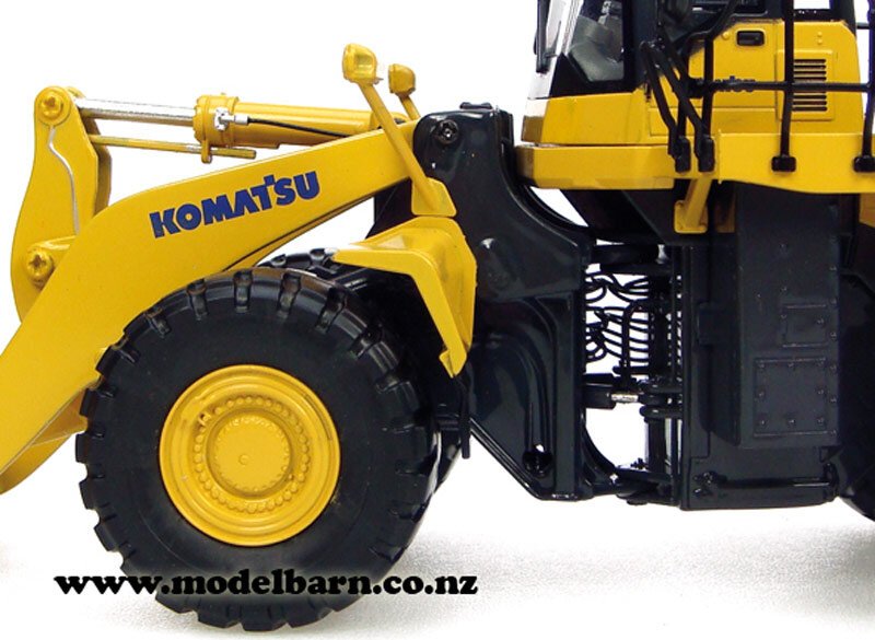1/50 Komatsu WA600-6 Wheel Loader (damaged box