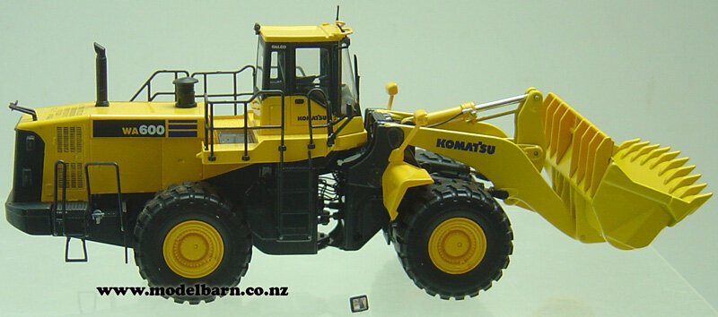 1/50 Komatsu WA600-6 Wheel Loader (damaged box, broken