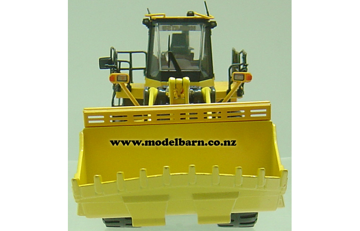 1/50 Komatsu WA600-6 Wheel Loader (damaged box, broken