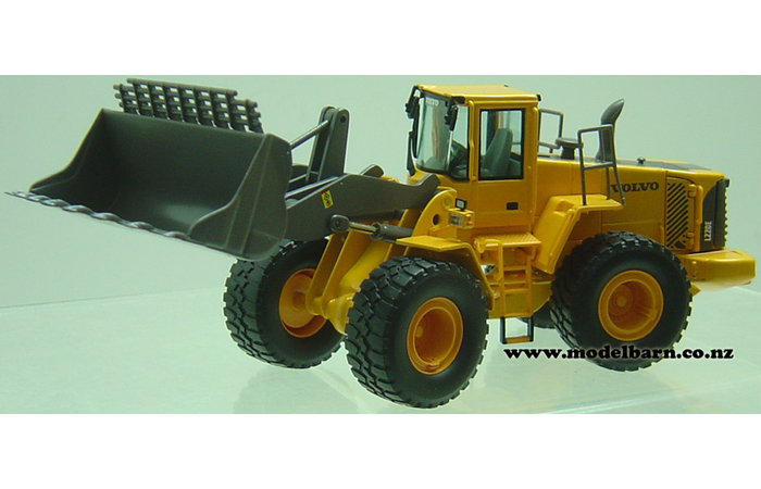 VOLVO L220E ホイールローダ　　1/50スケールモデル 1/50 Volvo L220E Wheel Loader - Construction & Forestry