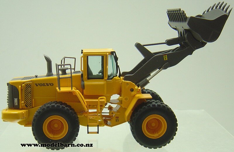 VOLVO L220E ホイールローダ　　1/50スケールモデル VOLVO L220E ホイールローダ 1/50スケールモデル - メルカリ