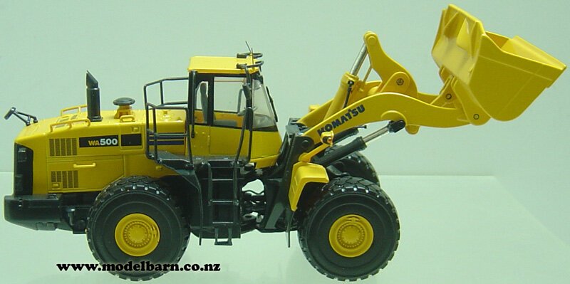KOMATSU　wa500 スケール　1/50 1/50 Komatsu WA500 Articulating Wheel Loader by First Gear