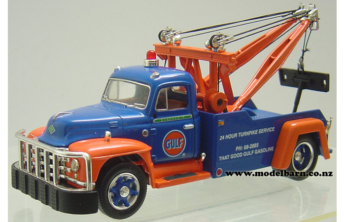 1/34 Diamond-T Tow Truck (1955) "Gulf"