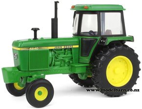 1/32 John Deere 4240 2WD with Cab (Ertl)-john-deere-Model Barn