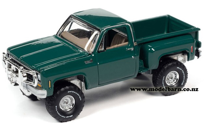 1/64 Chev Custom Deluxe Stepside Pick-Up (1980, green)