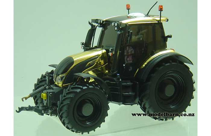 1/32 Valtra N174 with Front Weight (gold) "Machine of the year 2016" 
