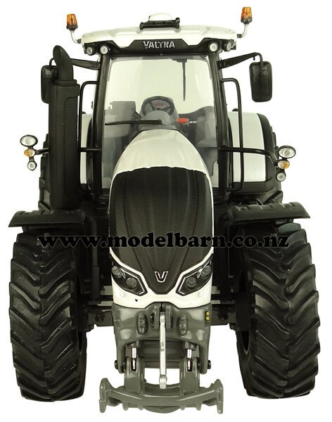 ■【ユニバーサルホビー】 1/32 Valtra S394 フィンランド エディション [E5319]★未開封新品！ 1⁄32 Valtra S394 Smart Touch (white) \"Finland Edition\" - Farm