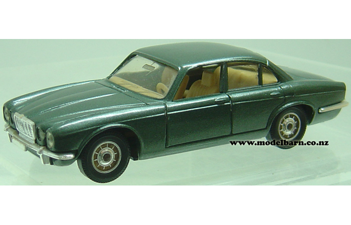 1/43 Jaguar XJ12 (dark green, unboxed)