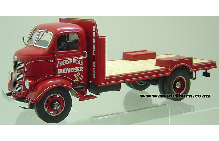 1/24 GMC Beer Delivery Truck (1938) with Kegs "Budweiser"