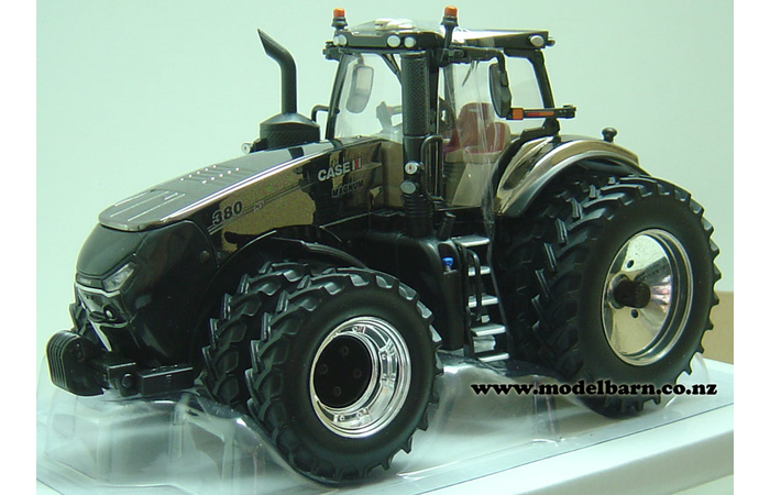 1/32 Case IH Magnum 380 with Duals All-round (Chrome Black)