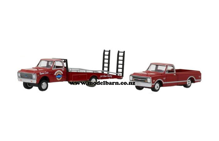 1/64 Chev C30 Truck (1971) with Chev C10 Pick-Up (1968)