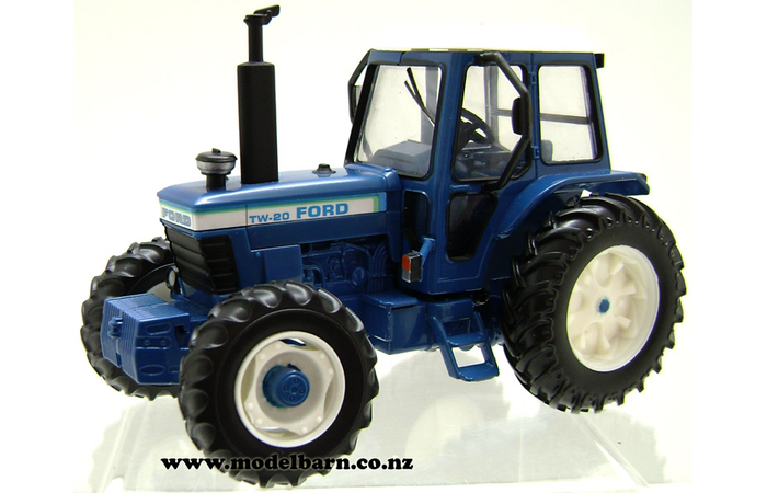 1/32 Ford TW-20 4WD (broken tie rod)