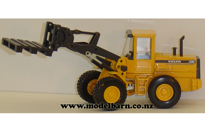 1/50 Volvo L70C Wheel Loader with Pallet Forks