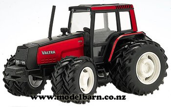 1/32 Valtra 6850 with Duals all-round (red)-valtra,-valmet,-volvo-Model Barn