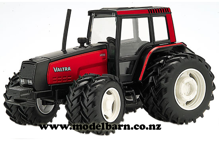 1/32 Valtra 6850 with Duals all-round (red)