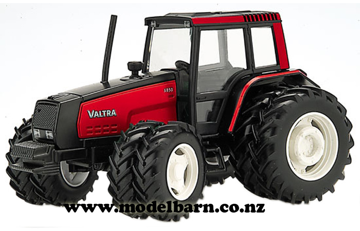 1/32 Valtra 6850 with Duals all-round (red)