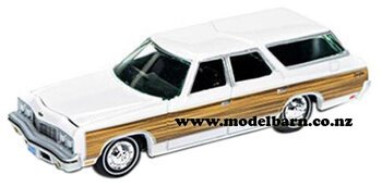 1/64 Chev Caprice Station Wagon (1973, white & brown)-chevrolet-and-gmc-Model Barn