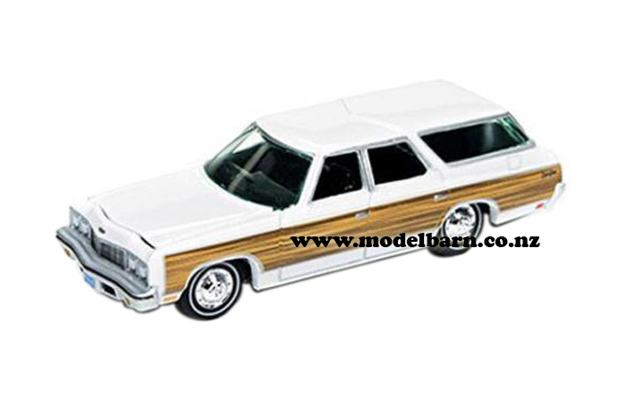 1/64 Chev Caprice Station Wagon (1973, white & brown)