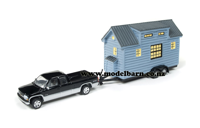 1/64 Chev Silverado 1500 Pick-Up (2002) with Tiny House Trailer