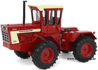 1/32 International 4366-farm-equipment-Model Barn