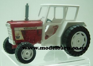 1/32 International 946 (red & white)-international-Model Barn