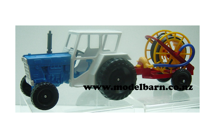 1/32 International 946 (blue & white) with Irrigator