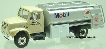 1/54 International 4900 Tanker "Mobil"-international-Model Barn