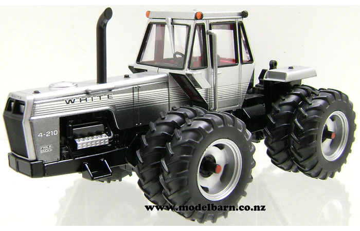 1/32 White 4-210 with Duals All-round "NFTS 2013"