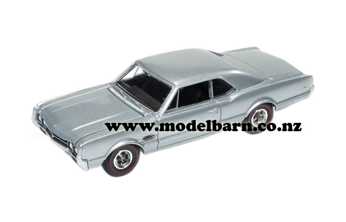 1/64 Oldsmobile 442 (1966, grey)