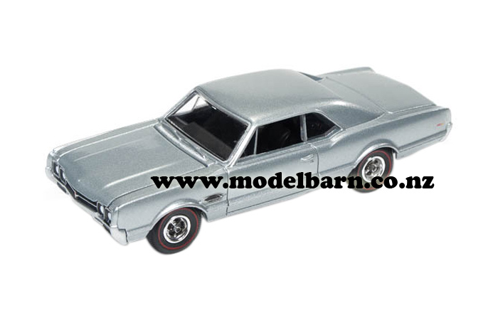 1/64 Oldsmobile 442 (1966, grey)