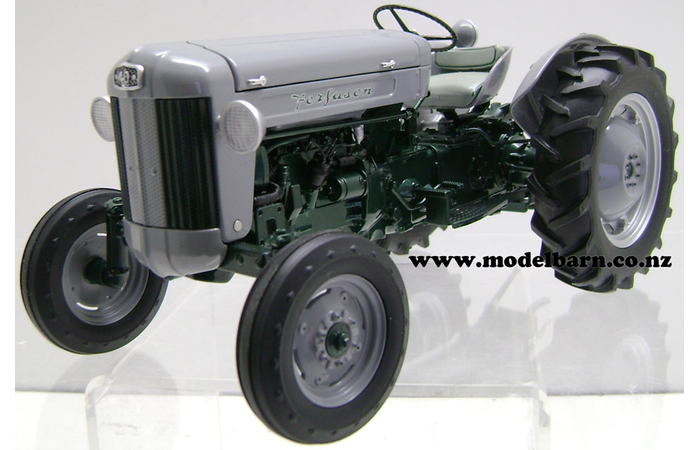 1/16 Ferguson 40 "Launch Edition" (1955, grey & green, used)