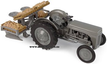1/32 Ferguson TE-20 with Ferguson Potato Planter-farm-equipment-Model Barn