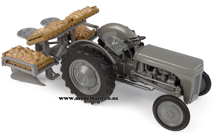 1/32 Ferguson TE-20 with Ferguson Potato Planter