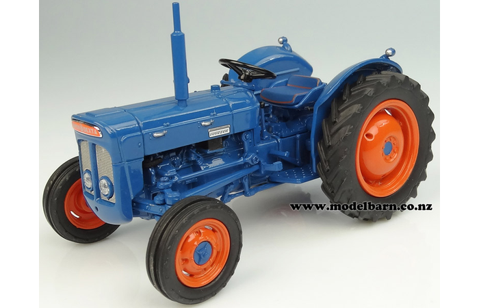 Tracteur Fordson Super Dexta Miniature 1/32 Par Universal Hobbies - Modèle Réduit Neuf UH6271